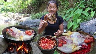 Cooking Chicken thighs with fried chicken eggs Vs Peppers sauce and Eating Delicious