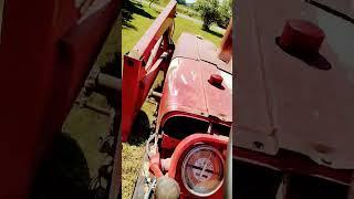 baling hay with the new Holland 316 hay baler and international 756 tractor