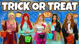 PRINCESS TRICK OR TREAT. (Halloween with Elsa, Anna, Ariel, Belle and Pocahontas) Totally TV