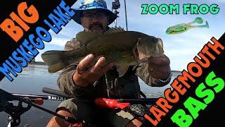 Kayak Fishing for Largemouth Bass on Big Muskego Lake using the DEADLY Zoom Frog!!