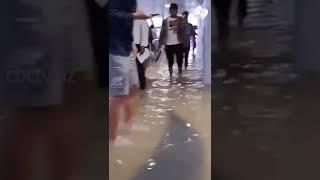 Кадры: вода заливает ТЦ в Дубае! Проливные дожди накрыли ОАЭ