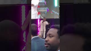 Kirk Franklin brings Vice President Harris on stage to dance at Juneteenth event