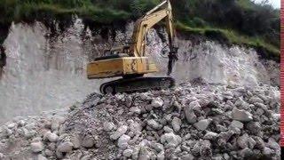 KOMATSU PC200-6 WITH BREAKER ATTACMENT