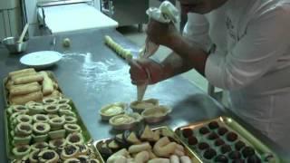 PASTRY - Italian pastry recipes Pasticciotto by Stuzzicando Franchise