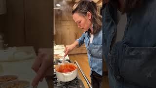 Jennifer Garner's Pretend Cooking Show - Episode 52: Zoodles and Tomato Sauce