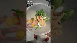 大学食堂之二餐三楼麻辣拌