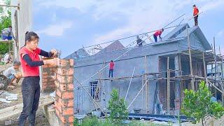 Girl Build House Worth 60 Thousand Dollar: The builders were busy completing the house on schedule