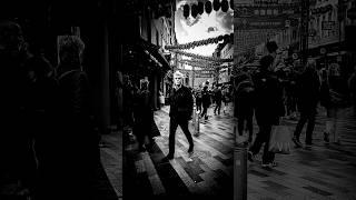 “Monochrome Moments: A Bustling London Street” #photography #shortsvideo