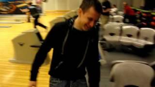 Eoy shows his Bowling skills at Dreamhack Winter 2009