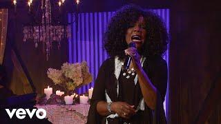 Lynda Randle - Sheltered In The Arms Of God (Live)