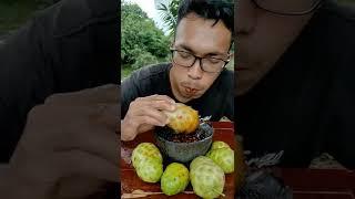 Rujak buah mengkudu sambal kacang