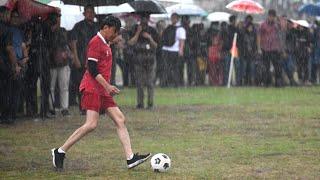 Saat Presiden Jokowi Bermain Sepak Bola Bersama Warga Sleman, 27 Januari 2024