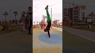 handstand  #handstand #motivation #workoutmotivation #fit #fitness #healthylifestyle #bboy #outfit