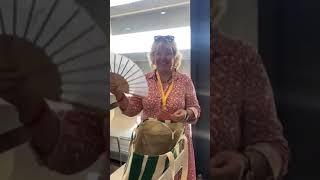 Подарки от  компании YOUNG Living. Распаковка сумки Конвенции. Эфирные масла бессмертник и ангелика.