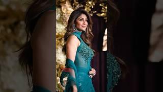 2/2 Shilpa Shetty flaunting her fit body at Manish Malhotra diwali party | ProMedia | ProMedia