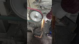 Magnetic grinding wheel for ferrous pipes