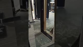 Дверь в квартиру с зеркалом толстая