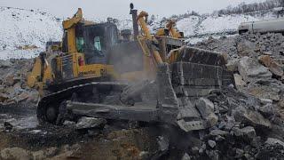 Komatsu D275AX and Cat 777s Backfilling