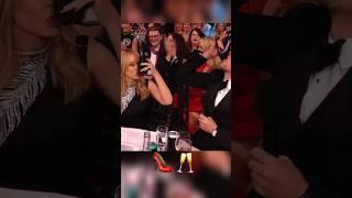 Кайли Миноуг пьет из туфли Brit Awards 2024 #знаменитости #звездышоубизнеса #шоубизнес