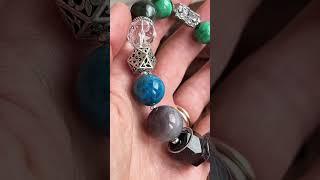 Гранат, агат, апатит, прозрачный кварц, серафинит, малахит