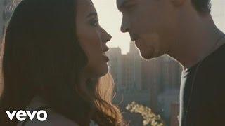 Alex & Sierra - Scarecrow (Video)