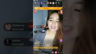 Hot girl Livestreaming. Papaya Live available on Google Play now