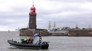 Einsturzgefahr: Leuchtturm in Bremerhaven in Schieflage