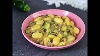 GNOCCHI ZUCCHINE E SALSICCIA con crema di pecorino #ricetta #giallozafferano