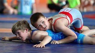 U13 Roman Ohendushkevich (EST) vs Otto Sepponen (FIN) 41kg. Greco-roman boys youth wrestling.