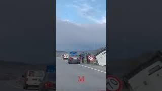 Sivas’ta Trafik Kazası: Minibüs Devrildi!
