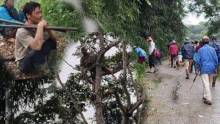 The whole village went to clear the road, to prepare for the rice transport season