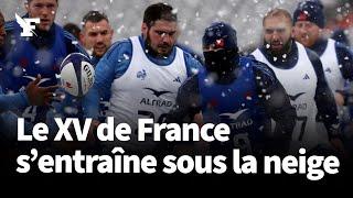 Les magnifiques images du XV de France qui s'entraîne sur la pelouse enneigée du Stade de France