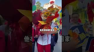 路人鏡頭下運動員回村差距？全紅嬋光宗耀祖，樊振東差點被誤會