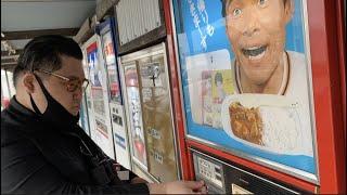 Kim Jong-un vs Curry vending machine