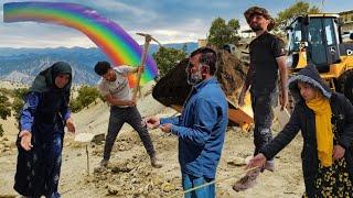 Nomadic life: building a toilet in a nomadic house: working on a rainy day for a nomadic couple