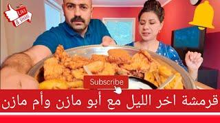 عراقي يأكل بشراهة كوردن بلو وسكالوب الدجاج مع البطاطا المشويه وصاص الثوم