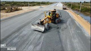 Motor Grader Repair The Road,Clearing Gravel