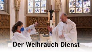 Die Schritte beim Weihrauch Dienst in beiden Kirchen