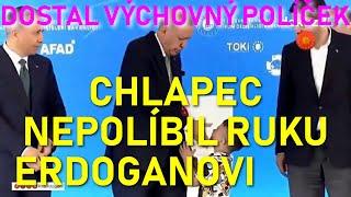 Chlapec nepolíbil ruku Erdoganovi, dostal výchovný políček | Co se řeší 30.07.2024?