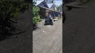 bocah  SD nekat bawa motor auto masuk parit