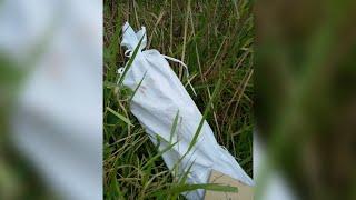 'Pocong' bagi amaran jangan buang sampah dalam Sungai Segamat