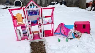 DECORANDO LA MANSIÓN DE INVIERNO DE BARBIE / CASA DE BARBIE EN LA ️ NIEVE CON CAMPER DE VACACIONAR