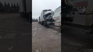 Так и живём.Дорога не кого не жалеет.
