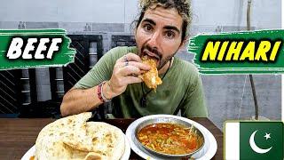 Eating The BEST Beef Nihari in Lahore, Pakistan 