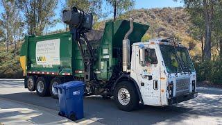 Mack LE McNeilus AFE Garbage Truck on Recycling