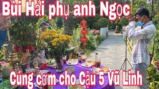 Bùi Hải phụ anh Ngọc cúng cơm cho Cậu 5 Vũ Linh trưa nay và…