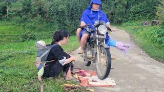 Poor mother and child went to pick flowers to sell and were destroyed by bad guys.