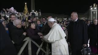 Pope Francis gets angry with pilgrim who grabbed his hand 31 December 2019 HD