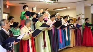 Mugunghwa Choir performs "Santa Lucia"