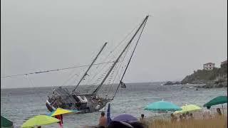 Disastroso tentativo di recupero del veliero incagliato a Cannesisa (Torre delle Stelle. Sardegna)